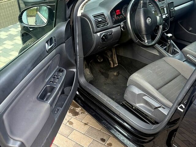 Черный Фольксваген Гольф, объемом двигателя 1.6 л и пробегом 215 тыс. км за 6500 $, фото 7 на Automoto.ua