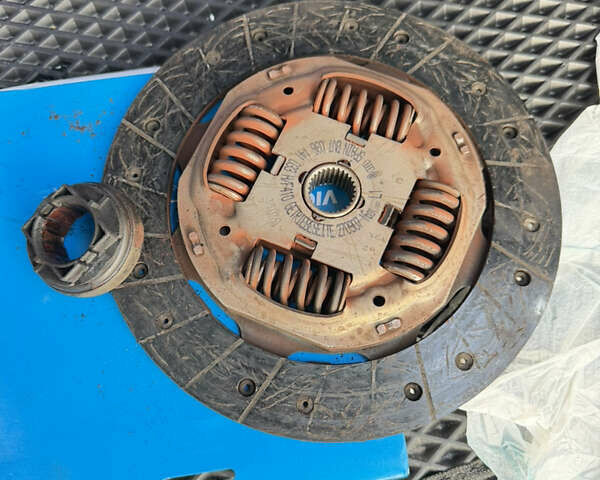 Черный Фольксваген Гольф, объемом двигателя 1.6 л и пробегом 242 тыс. км за 6750 $, фото 26 на Automoto.ua