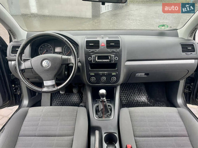 Чорний Фольксваген Гольф, об'ємом двигуна 1.6 л та пробігом 197 тис. км за 5850 $, фото 19 на Automoto.ua