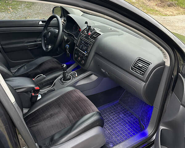 Черный Фольксваген Гольф, объемом двигателя 1.6 л и пробегом 244 тыс. км за 5799 $, фото 8 на Automoto.ua