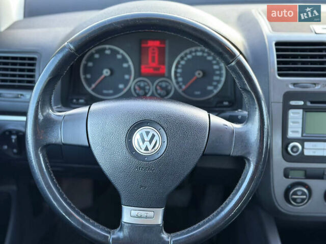 Черный Фольксваген Гольф, объемом двигателя 1.4 л и пробегом 208 тыс. км за 7700 $, фото 17 на Automoto.ua