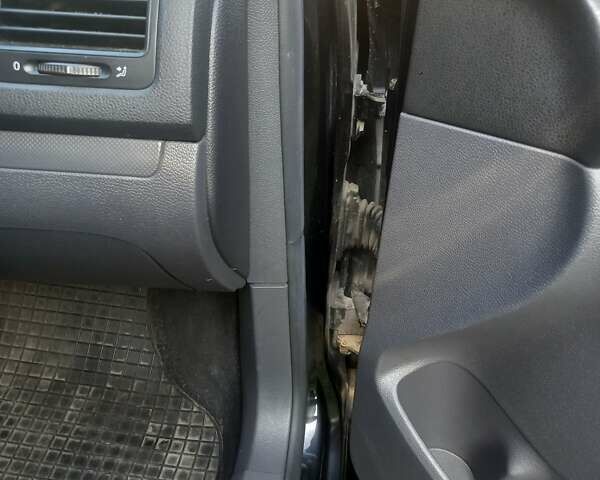 Черный Фольксваген Гольф, объемом двигателя 1.9 л и пробегом 257 тыс. км за 6650 $, фото 22 на Automoto.ua