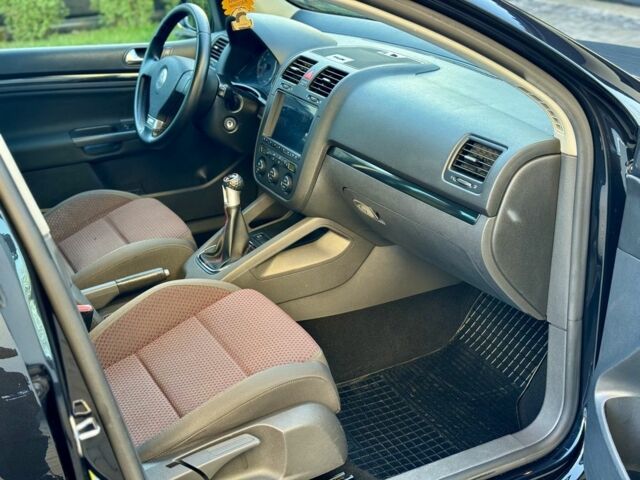 Черный Фольксваген Гольф, объемом двигателя 1.4 л и пробегом 171 тыс. км за 6999 $, фото 15 на Automoto.ua