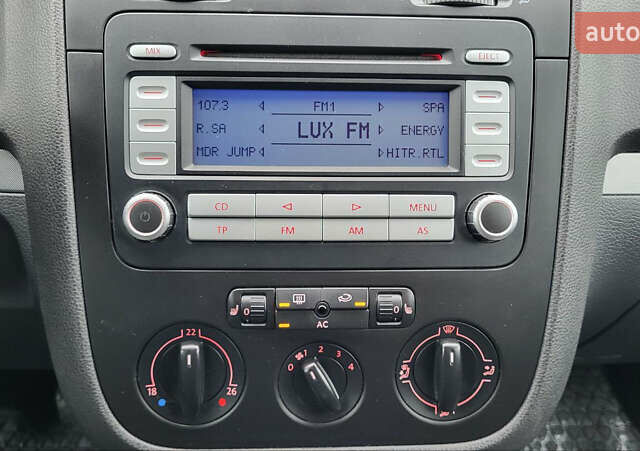 Черный Фольксваген Гольф, объемом двигателя 1.6 л и пробегом 237 тыс. км за 6500 $, фото 34 на Automoto.ua