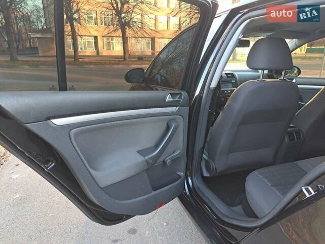 Черный Фольксваген Гольф, объемом двигателя 1.39 л и пробегом 220 тыс. км за 6400 $, фото 22 на Automoto.ua