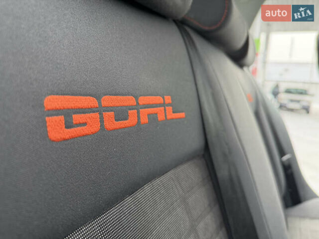 Черный Фольксваген Гольф, объемом двигателя 1.6 л и пробегом 195 тыс. км за 5999 $, фото 38 на Automoto.ua