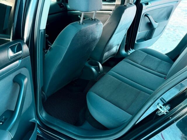 Черный Фольксваген Гольф, объемом двигателя 1.6 л и пробегом 350 тыс. км за 4850 $, фото 10 на Automoto.ua