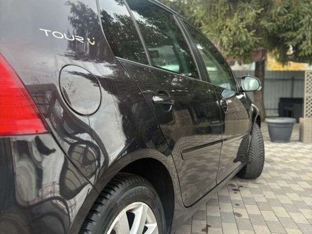 Черный Фольксваген Гольф, объемом двигателя 1.6 л и пробегом 215 тыс. км за 6500 $, фото 11 на Automoto.ua