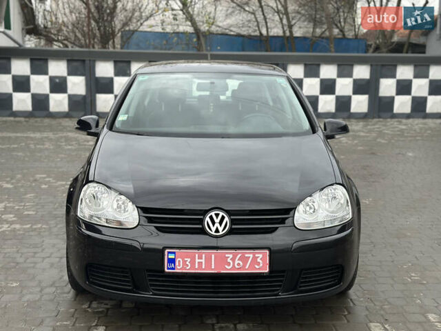 Черный Фольксваген Гольф, объемом двигателя 1.6 л и пробегом 213 тыс. км за 5850 $, фото 2 на Automoto.ua