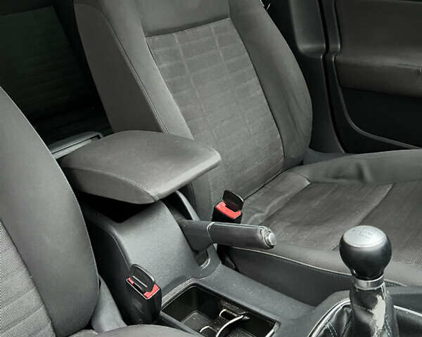 Чорний Фольксваген Гольф, об'ємом двигуна 1.6 л та пробігом 270 тис. км за 6800 $, фото 36 на Automoto.ua