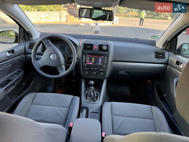 Черный Фольксваген Гольф, объемом двигателя 1.6 л и пробегом 260 тыс. км за 6100 $, фото 26 на Automoto.ua