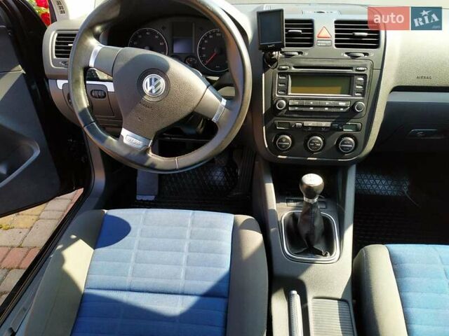 Черный Фольксваген Гольф, объемом двигателя 0 л и пробегом 206 тыс. км за 6400 $, фото 28 на Automoto.ua