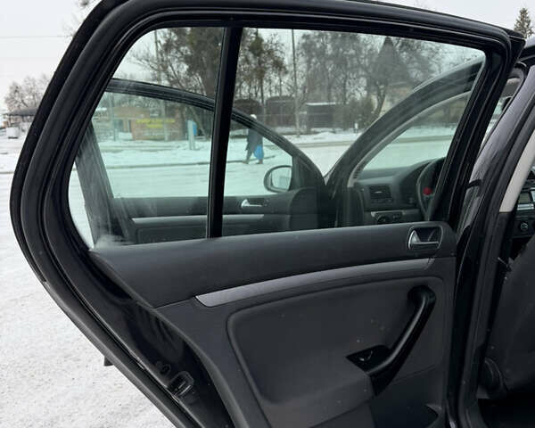 Черный Фольксваген Гольф, объемом двигателя 1.6 л и пробегом 195 тыс. км за 5999 $, фото 27 на Automoto.ua