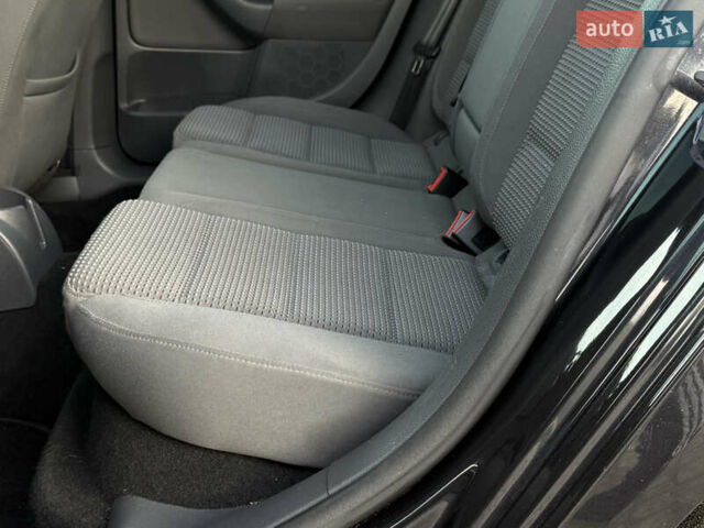 Черный Фольксваген Гольф, объемом двигателя 1.6 л и пробегом 182 тыс. км за 6350 $, фото 54 на Automoto.ua