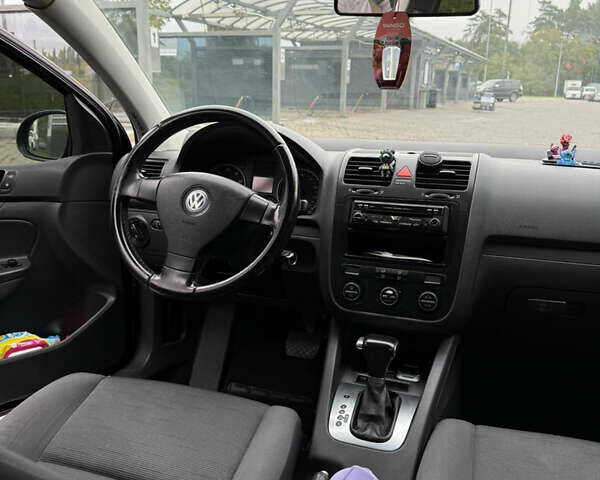 Черный Фольксваген Гольф, объемом двигателя 1.6 л и пробегом 243 тыс. км за 6300 $, фото 28 на Automoto.ua