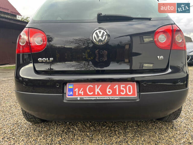 Черный Фольксваген Гольф, объемом двигателя 1.6 л и пробегом 253 тыс. км за 6250 $, фото 40 на Automoto.ua