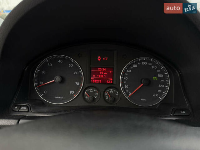 Черный Фольксваген Гольф, объемом двигателя 1.6 л и пробегом 195 тыс. км за 5999 $, фото 48 на Automoto.ua