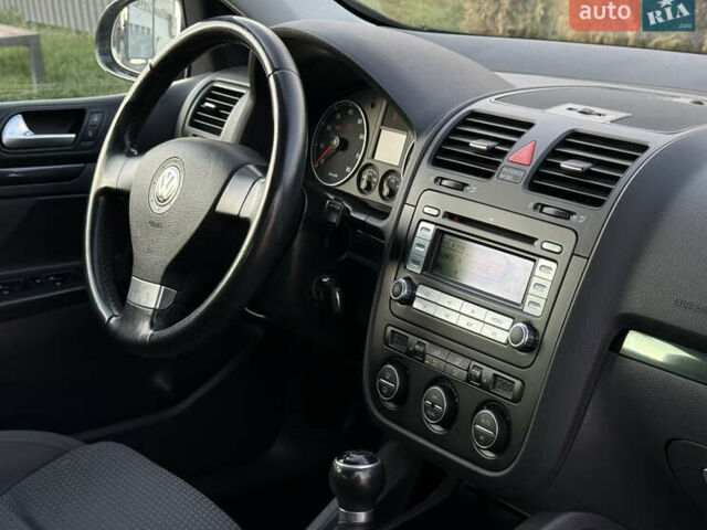 Черный Фольксваген Гольф, объемом двигателя 1.6 л и пробегом 182 тыс. км за 6350 $, фото 63 на Automoto.ua