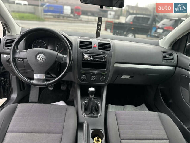 Черный Фольксваген Гольф, объемом двигателя 1.6 л и пробегом 213 тыс. км за 5850 $, фото 11 на Automoto.ua