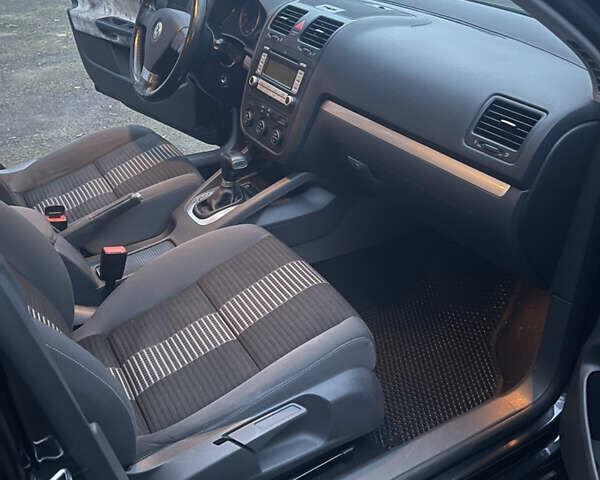 Черный Фольксваген Гольф, объемом двигателя 1.9 л и пробегом 280 тыс. км за 6900 $, фото 20 на Automoto.ua