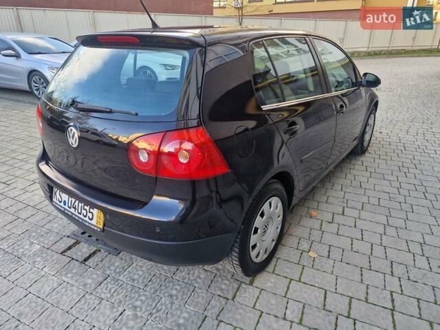 Черный Фольксваген Гольф, объемом двигателя 1.6 л и пробегом 255 тыс. км за 5950 $, фото 12 на Automoto.ua