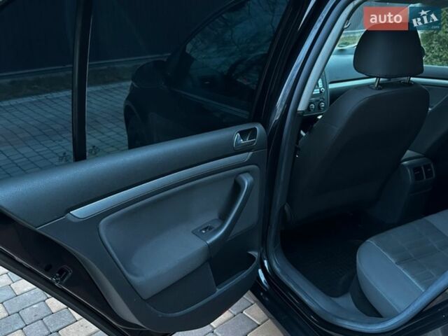 Черный Фольксваген Гольф, объемом двигателя 1.4 л и пробегом 184 тыс. км за 5500 $, фото 13 на Automoto.ua