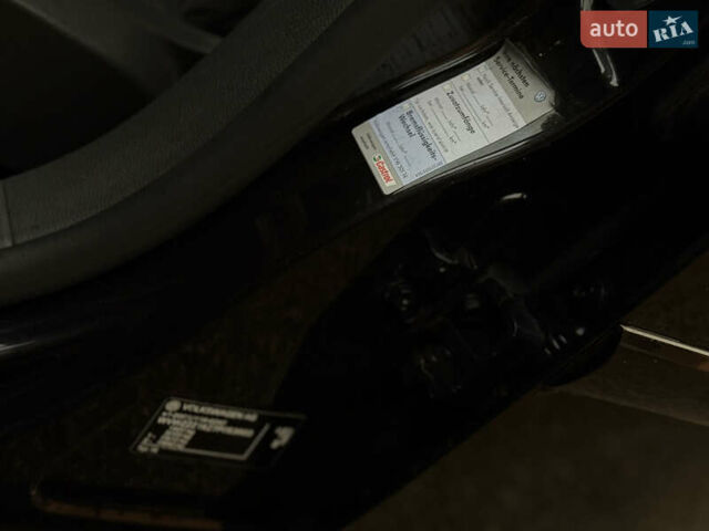 Черный Фольксваген Гольф, объемом двигателя 1.6 л и пробегом 290 тыс. км за 6350 $, фото 12 на Automoto.ua