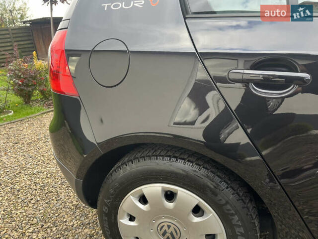 Черный Фольксваген Гольф, объемом двигателя 1.6 л и пробегом 253 тыс. км за 6250 $, фото 52 на Automoto.ua