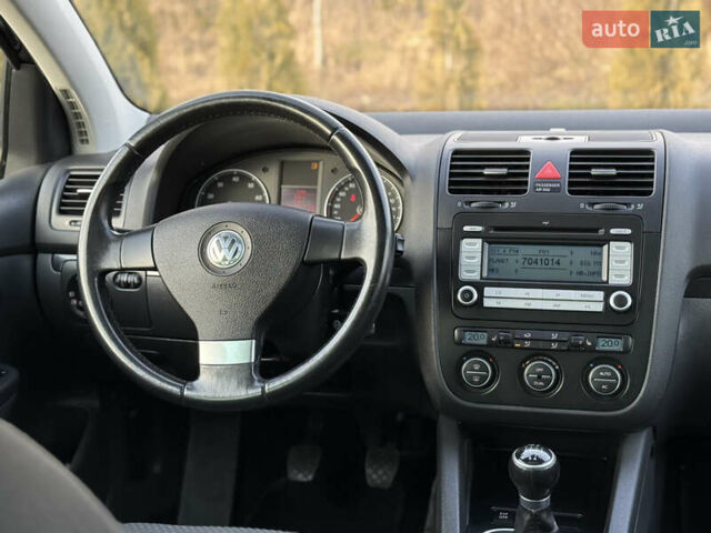 Черный Фольксваген Гольф, объемом двигателя 1.6 л и пробегом 182 тыс. км за 6350 $, фото 68 на Automoto.ua