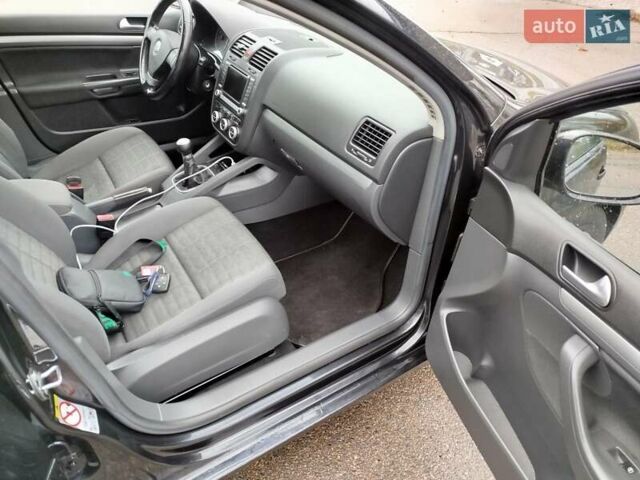 Черный Фольксваген Гольф, объемом двигателя 1.6 л и пробегом 205 тыс. км за 6200 $, фото 3 на Automoto.ua