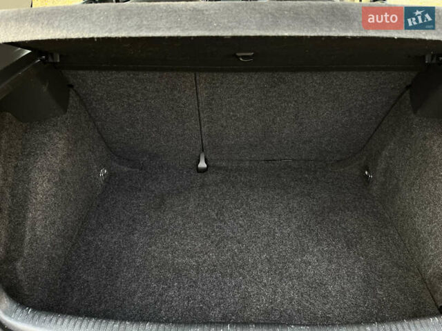 Черный Фольксваген Гольф, объемом двигателя 1.6 л и пробегом 235 тыс. км за 5899 $, фото 17 на Automoto.ua