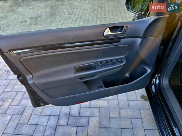 Черный Фольксваген Гольф, объемом двигателя 1.4 л и пробегом 171 тыс. км за 7500 $, фото 19 на Automoto.ua