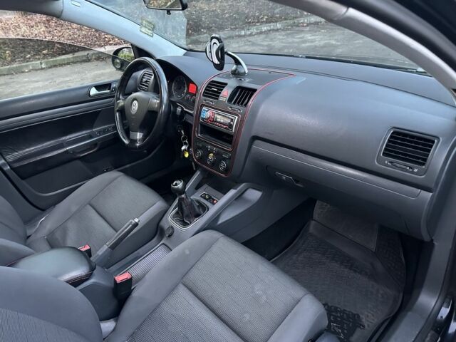 Черный Фольксваген Гольф, объемом двигателя 1.6 л и пробегом 329 тыс. км за 4300 $, фото 11 на Automoto.ua