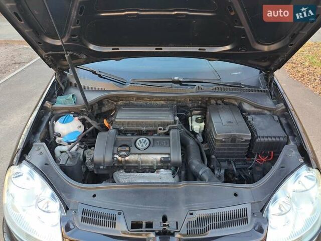 Черный Фольксваген Гольф, объемом двигателя 1.39 л и пробегом 220 тыс. км за 6400 $, фото 44 на Automoto.ua