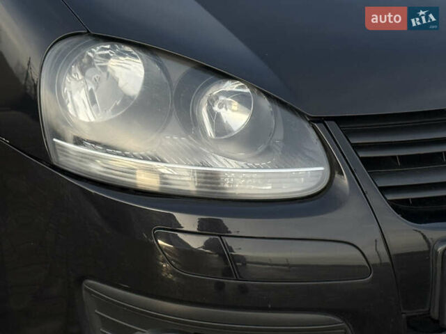 Черный Фольксваген Гольф, объемом двигателя 1.6 л и пробегом 182 тыс. км за 6350 $, фото 12 на Automoto.ua