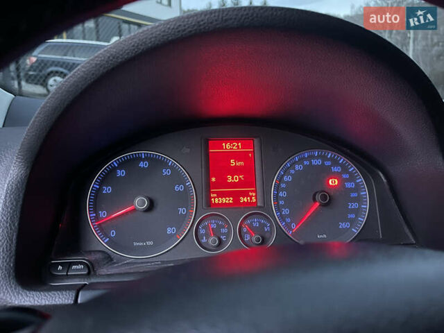 Черный Фольксваген Гольф, объемом двигателя 1.39 л и пробегом 183 тыс. км за 5450 $, фото 16 на Automoto.ua