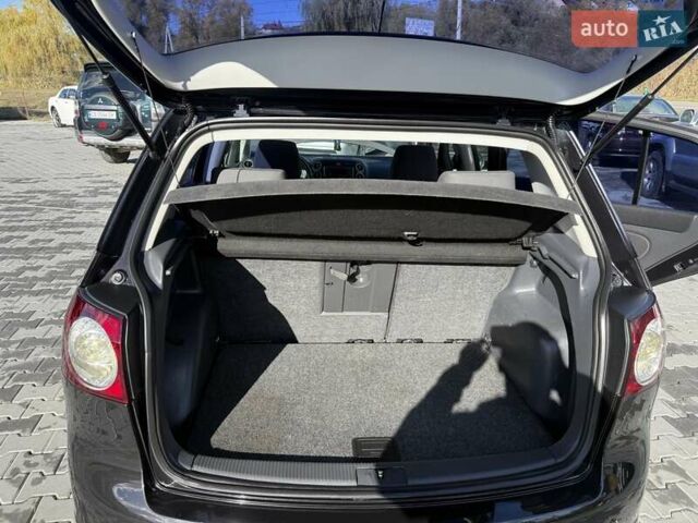 Черный Фольксваген Гольф, объемом двигателя 1.6 л и пробегом 280 тыс. км за 4550 $, фото 21 на Automoto.ua