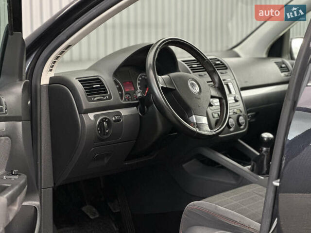 Черный Фольксваген Гольф, объемом двигателя 1.4 л и пробегом 191 тыс. км за 5500 $, фото 12 на Automoto.ua