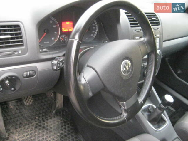 Черный Фольксваген Гольф, объемом двигателя 1.4 л и пробегом 174 тыс. км за 5999 $, фото 23 на Automoto.ua