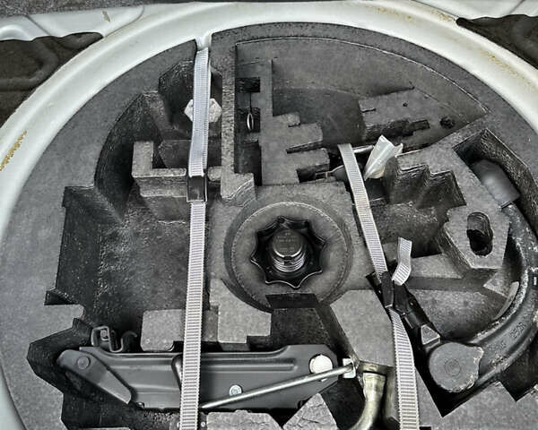 Черный Фольксваген Гольф, объемом двигателя 1.6 л и пробегом 232 тыс. км за 5750 $, фото 33 на Automoto.ua