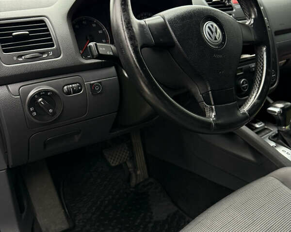 Черный Фольксваген Гольф, объемом двигателя 1.6 л и пробегом 243 тыс. км за 6300 $, фото 22 на Automoto.ua