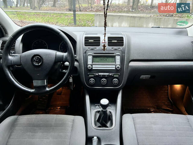 Чорний Фольксваген Гольф, об'ємом двигуна 1.6 л та пробігом 270 тис. км за 6800 $, фото 24 на Automoto.ua