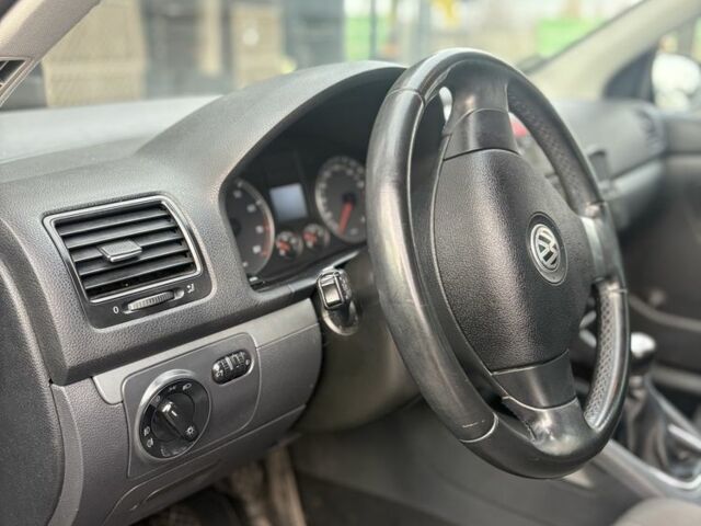 Черный Фольксваген Гольф, объемом двигателя 1.6 л и пробегом 215 тыс. км за 6500 $, фото 16 на Automoto.ua