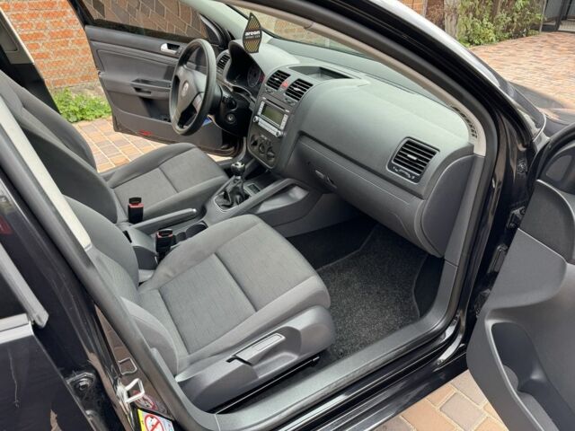 Черный Фольксваген Гольф, объемом двигателя 1.4 л и пробегом 246 тыс. км за 5600 $, фото 12 на Automoto.ua