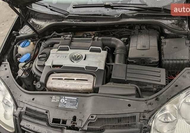 Черный Фольксваген Гольф, объемом двигателя 1.4 л и пробегом 230 тыс. км за 6500 $, фото 17 на Automoto.ua