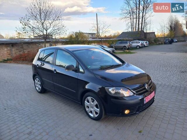 Черный Фольксваген Гольф, объемом двигателя 1.6 л и пробегом 200 тыс. км за 5650 $, фото 21 на Automoto.ua