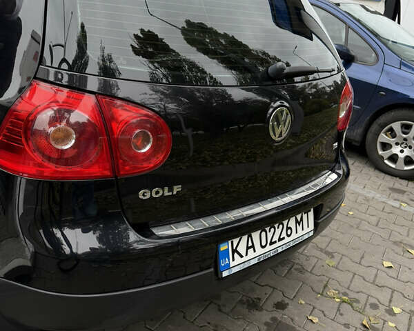 Черный Фольксваген Гольф, объемом двигателя 1.6 л и пробегом 243 тыс. км за 6300 $, фото 7 на Automoto.ua