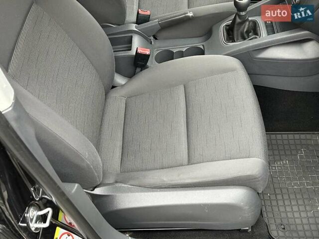 Черный Фольксваген Гольф, объемом двигателя 1.6 л и пробегом 196 тыс. км за 6200 $, фото 52 на Automoto.ua