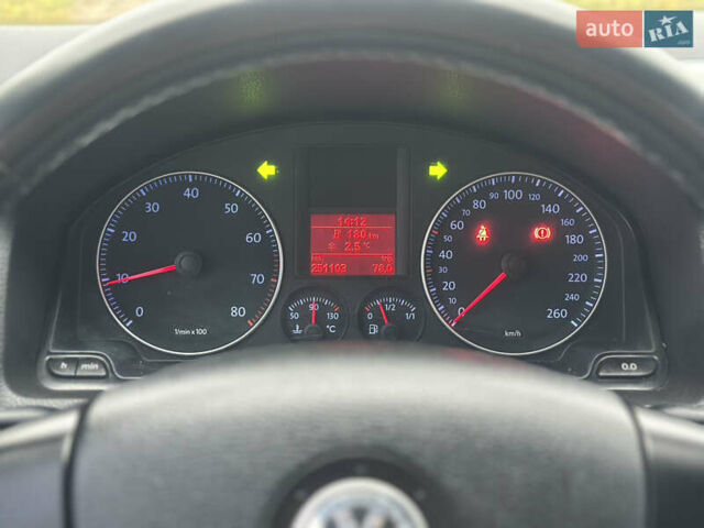 Чорний Фольксваген Гольф, об'ємом двигуна 1.6 л та пробігом 251 тис. км за 6299 $, фото 16 на Automoto.ua