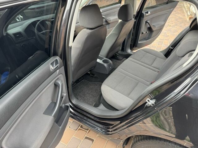 Черный Фольксваген Гольф, объемом двигателя 1.4 л и пробегом 246 тыс. км за 5600 $, фото 11 на Automoto.ua